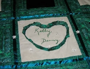 Kellys Wedding Quilt.Closeup (698x496) (572x442)